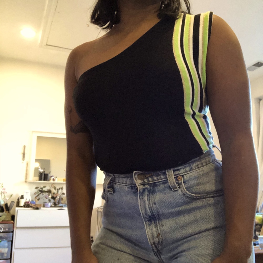 One shoulder Top